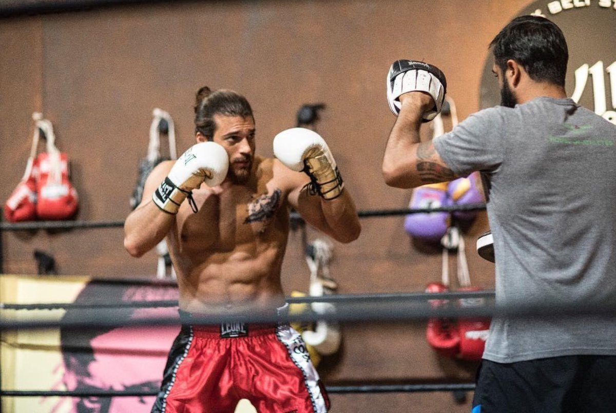 amiloqueen's tweet photo. Hot🔥 Handsome😘powerfull💪🏼 Funny😄 intelligent🎓kind😇 a rising star💫 a gentleman🎩 Hardworking😅 respectfull❤️ Whats not to love🥰❤️❤️❤️ #CanYaman #CYTeam #RespectCan #LoveCanYaman https://t.co/3v6O0mDLQ9