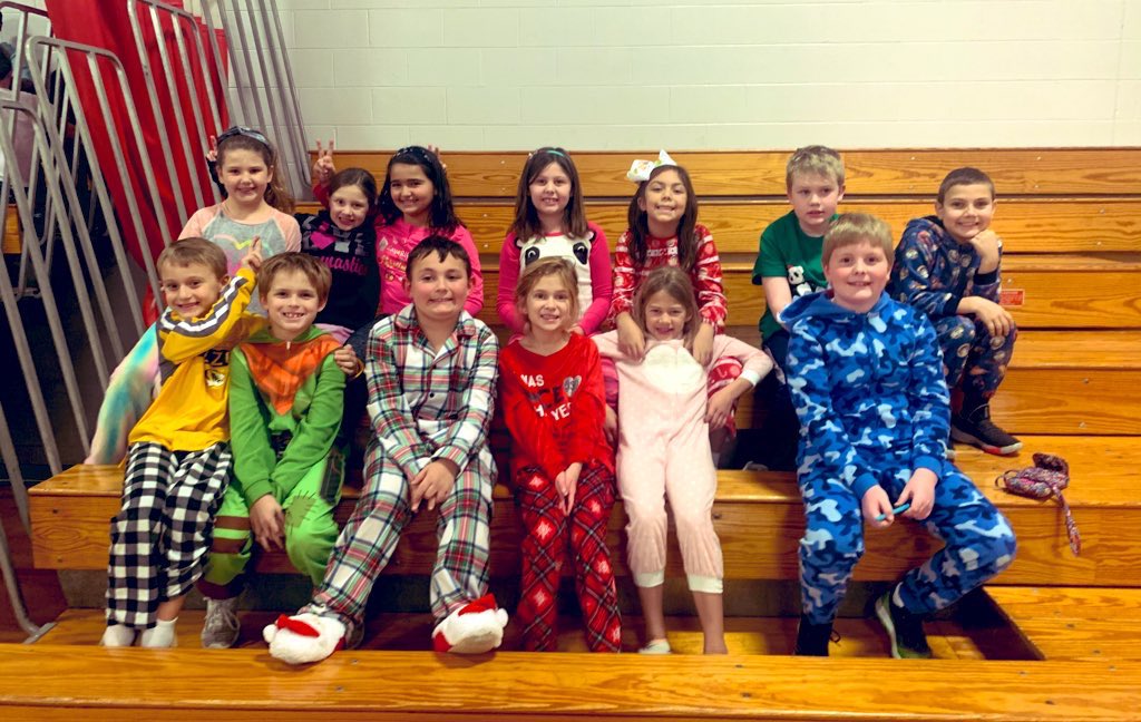Tyree3rdClass's tweet photo. Ready for the 2019 Candy Cane Classic!🏐🏐🏐@ash1818 https://t.co/q6P6iEu1Pm