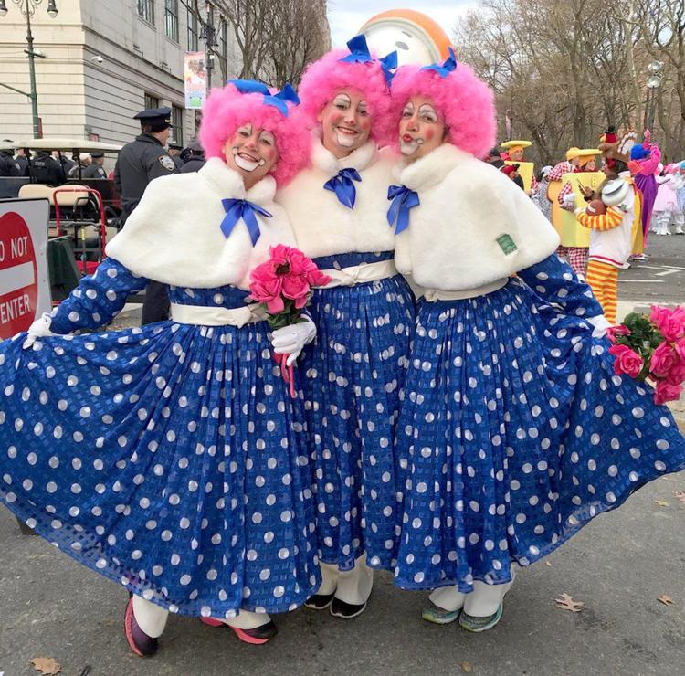 #TBT to last Thursday 🦃

Gies Accounting alumna &amp; recent Clown University grad Denise Martin '83, parlayed her training in the latter into a dream gig — a spot in the lineup at last week’s #MacysDayParade in NYC 🤡

More with Denise: news-gazette.com/news/local/uni….

#WeAreGIES