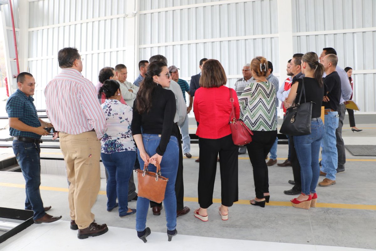 EPPortovial's tweet photo. La transportación pública de Portoviejo estuvo presente en el recorrido para conocer el proceso que se realizará con la Revisión Técnica Vehicular en Portoviejo.

#NuestraVíaServirte https://t.co/lFbNTegp6X