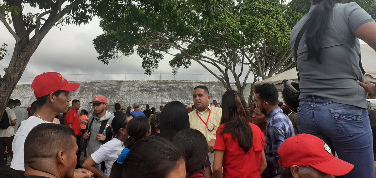 JonnyVallejoP87's tweet photo. El Equipo Psuvista de la GUERRERA PARROQUIA LAS COCUIZAS y Las Instituciones de la Gobernación Bolivariana del Estado Monagas, seguimos en la calle atendiendo a nuestro Pueblo @yelitzePSUV_ @dcabellor @ErnestoPSUV_ @dipcarlosf99 @ConElMazoDando @PartidoPSUV https://t.co/TVwEM0MsLJ