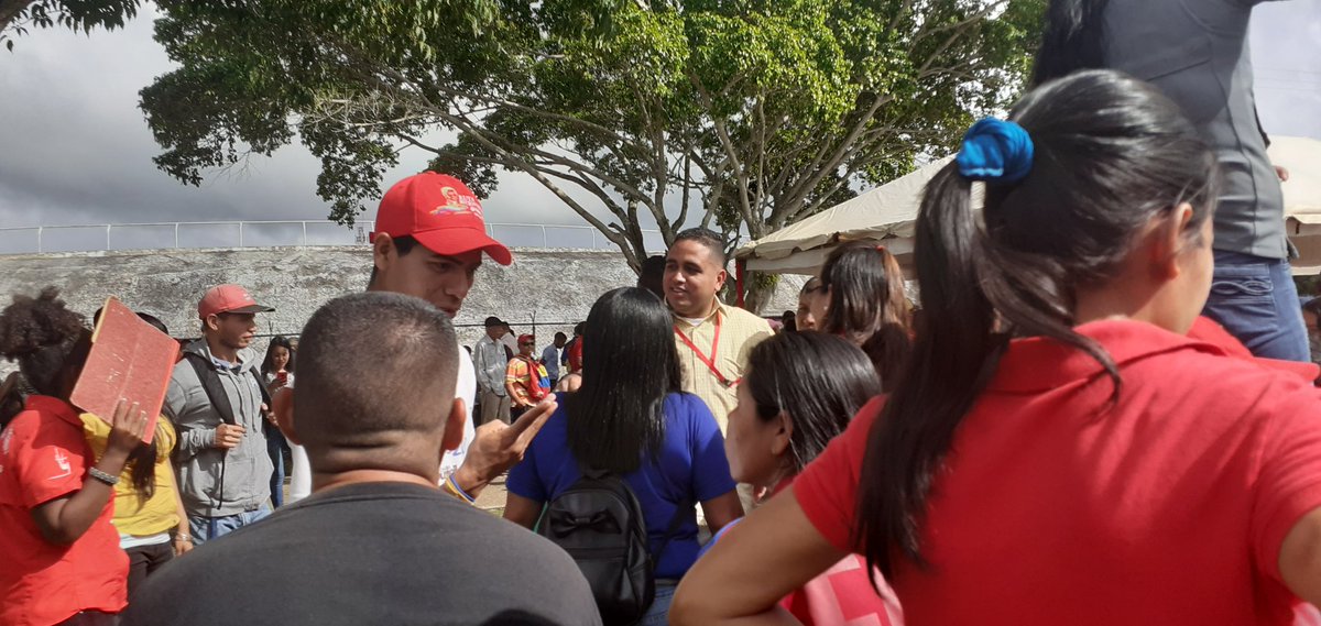 JonnyVallejoP87's tweet photo. El Equipo Psuvista de la GUERRERA PARROQUIA LAS COCUIZAS y Las Instituciones de la Gobernación Bolivariana del Estado Monagas, seguimos en la calle atendiendo a nuestro Pueblo @yelitzePSUV_ @dcabellor @ErnestoPSUV_ @dipcarlosf99 @ConElMazoDando @PartidoPSUV https://t.co/TVwEM0MsLJ