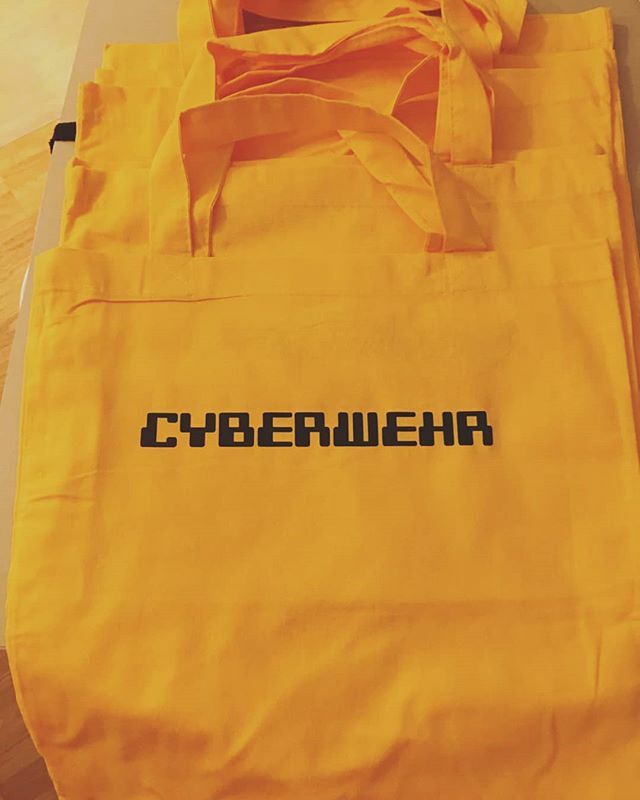 heckpiet's tweet photo. #cyberwehr #cyber #cybersecurity #morecyber #cybercyber Ein Einsatz für die #cyberwehr
Frisch aus dem #schneideplotter und der #textilpresse #textiledesign #jutebags #jute #jutebeutel #bio #baumwolltasche https://t.co/X8okXddjFW https://t.co/pQcvUvZ52j