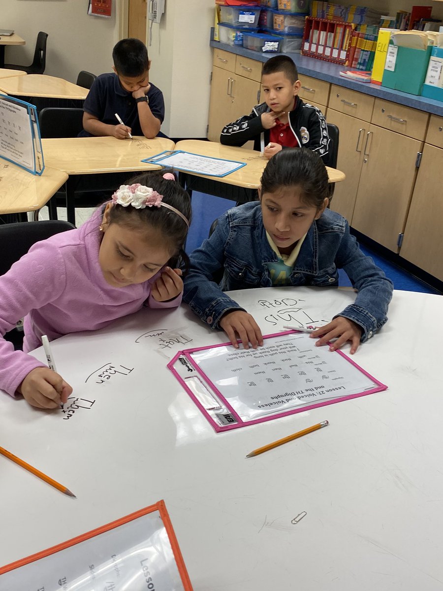 monacamaro71's tweet photo. This is how we coach each other and reinforce skills learned!
Digraph TH Practice!❤️
#RallyCoachKagan #RHFUN
@MDE_Stars https://t.co/tA930QrDCY