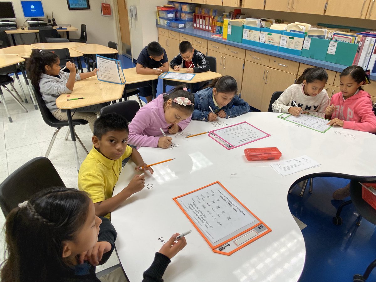 monacamaro71's tweet photo. This is how we coach each other and reinforce skills learned!
Digraph TH Practice!❤️
#RallyCoachKagan #RHFUN
@MDE_Stars https://t.co/tA930QrDCY