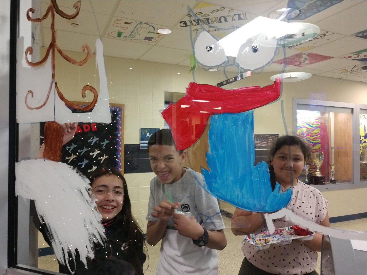 CEColeArt's tweet photo. Painting our front windows with Mr. Baylor! #makingspiritsbright @muhlsd #cecole #muralcommittee https://t.co/MQxUMAMZhE