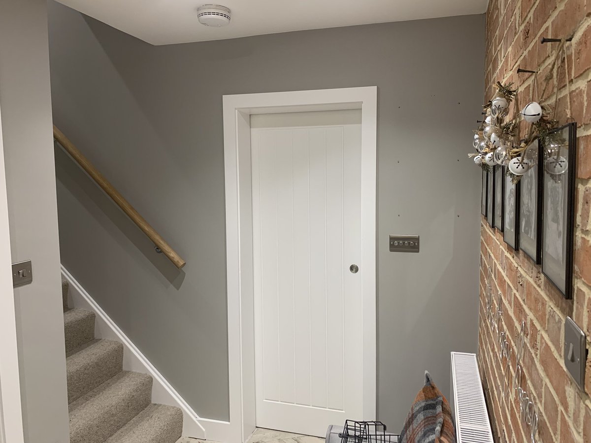 finelinedecor8's tweet photo. A lovely little Hall, Stairs and landing we painted recently. Using @JohnstonesTrade Cleanable Matt, @BenjaminMooreUK Scruff X Satin, @tesaUK_tape #finelinedecorating #tesatape #johnstonestradepaint #scruffx #benjaminmoore #cleanablematt #painting #decorating https://t.co/nizm00tuYk
