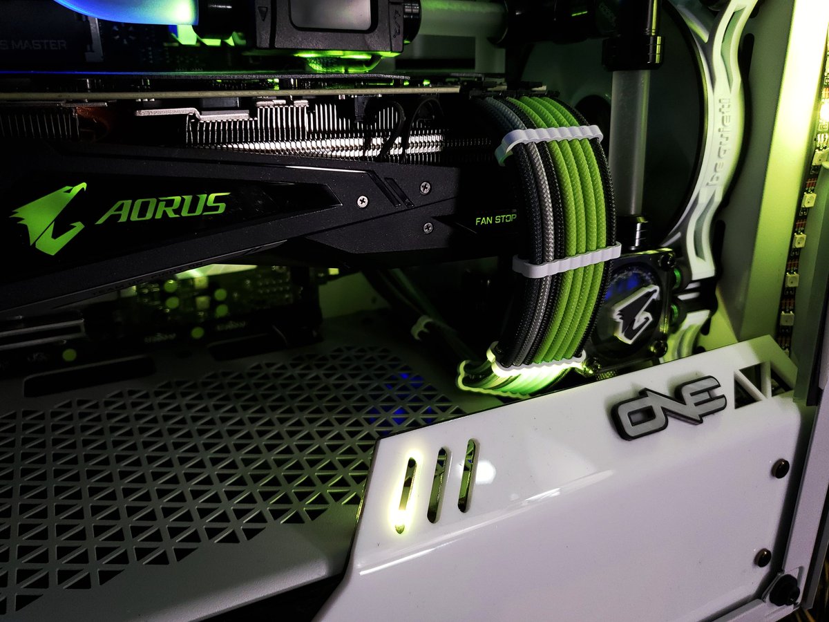 EnviousMods's tweet photo. Now that's some hotness in the @bequietofficial Pure Base 500 with some epic @CableMod Pro Series cables!
#AORUS #CES #CES2020 #enviousmods #bequiet #CableMod #purebase500 #ONE #ONEmod https://t.co/U8YBj7GSXE