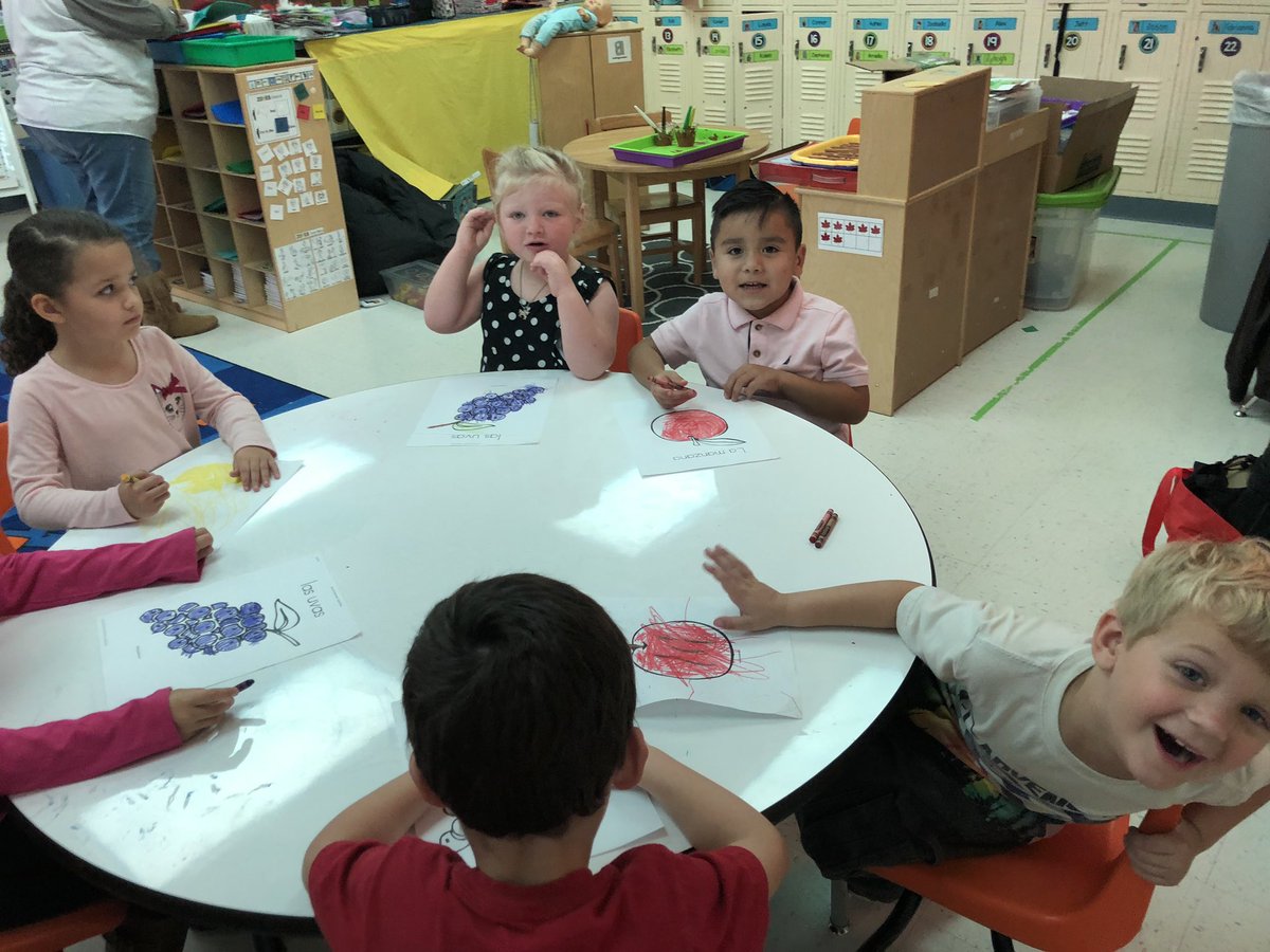LISDHSSpanish's tweet photo. Seriously can’t deal with how cute these guys are!!! Learning how to say fruits in Spanish today! 🍇 🍎 🍌 #spanishisfun #preKrocks @LampasasKWE @AshSorv @LampasasHS https://t.co/QVKGKIMonu