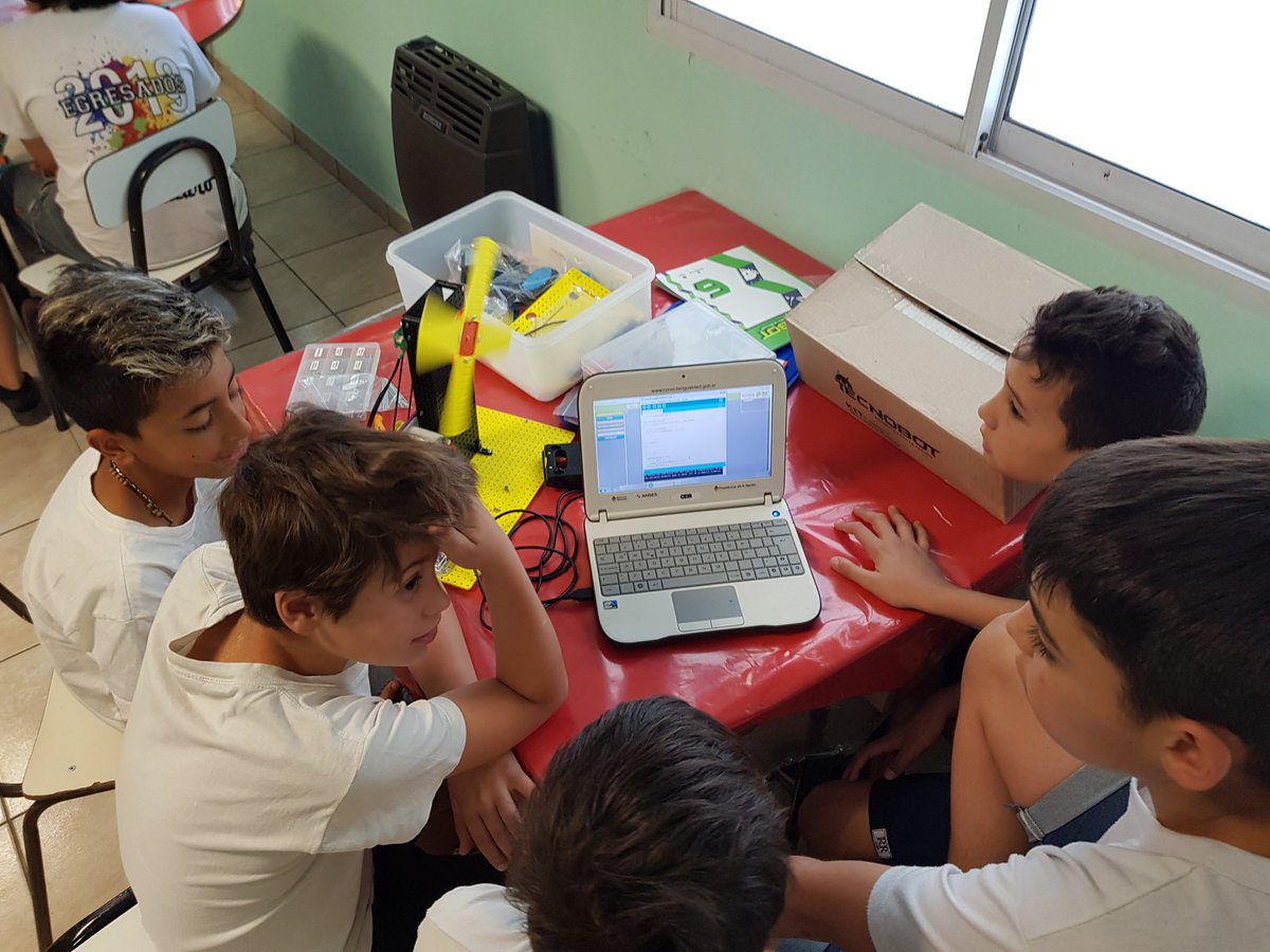 baedurobotr13's tweet photo. #Pergamino
Llegamos al último taller con los chicos de 5to escuela EEP20 de #Guerrico. 
Los pueblos del partido también tienen programación y robótica. 
🤖⚙️🔧💻💪🏻 

#Programación #Trabajoenequipo 
#Robotica #PPRE
@BAConectados https://t.co/J9o1wizMK3