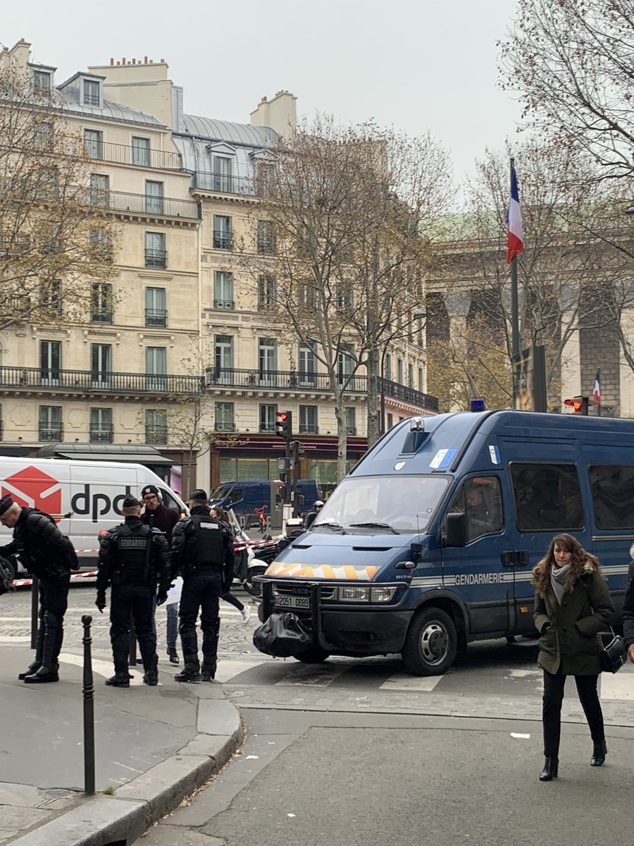abitfrench's tweet photo. Great ad for dpd, even on mass strike they keep on going! #dpd https://t.co/h2EmLxglB6
