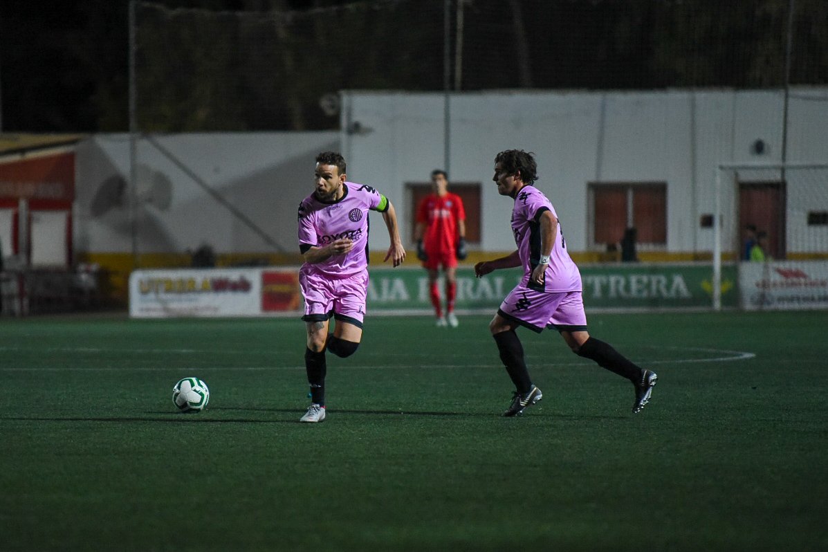 ClubAtlCentral's tweet photo. 🚨| #UtreraB 0-0 #Central |🚨
⏱️45' | ¡Comienza la segunda parte!
#SoñarEsGratis ⚫️⚪️⚽️ https://t.co/M4K0IbLDw5