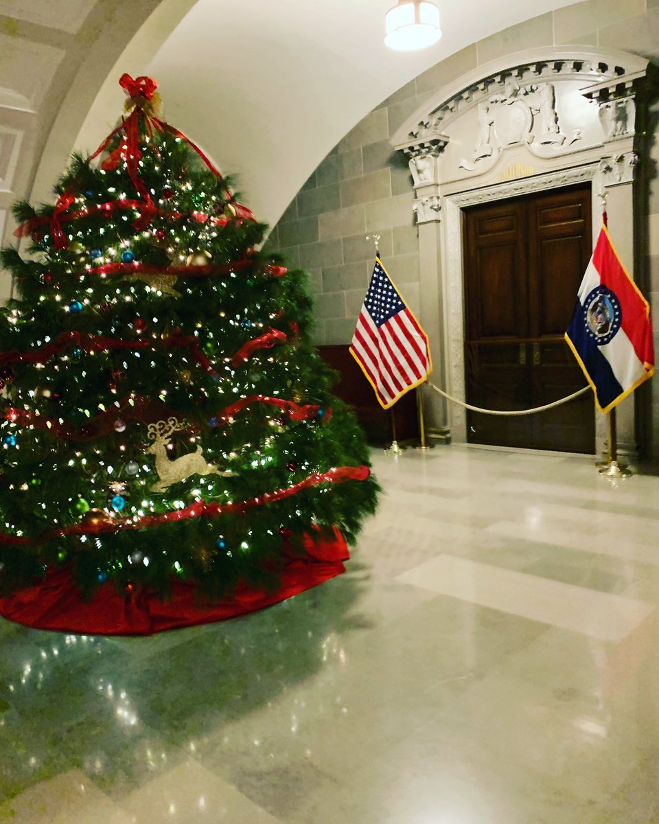 HannahKellyMO's tweet image. Beautiful view on my walk to a meeting @ #ThePeoplesHouse today! Grateful to start a new year as the voice for the People of the #141st in the legislature!