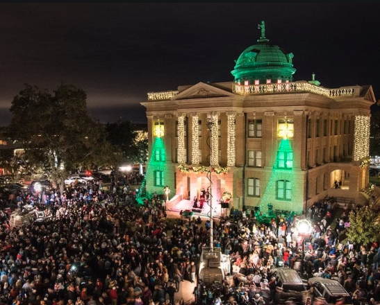 GeorgetownISD's tweet photo. The @Georgetowntx Christmas Stroll is coming up Friday &amp; Saturday and will be held around the square. GISD student performances are sure to get you into the holiday spirit! Performance schedules will be posted at the event. Details: https://t.co/OSLMRqqbrt https://t.co/b9F8PCAHNe