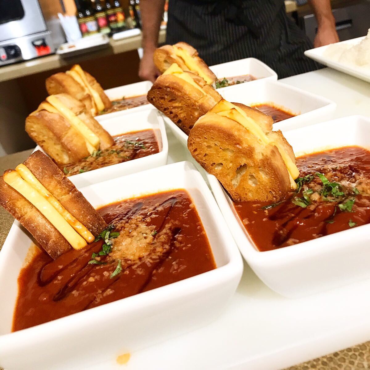houstonstyle's tweet photo. It’s Comfort Food Fustinified at @fustinis in @annarbor! On today’s menu, we have Baked Sweet Potato Fries, Pesto Pasta, Grilled Cheese & Tomato Soup & Baked Pumpkin Donuts! 🍽 S/O to Chef Nikolas Bardt for the spectacular lunch. #PerfectPublicity #AnnArbor #Ypsireal #HSMTravel https://t.co/j0BA0DsOGX