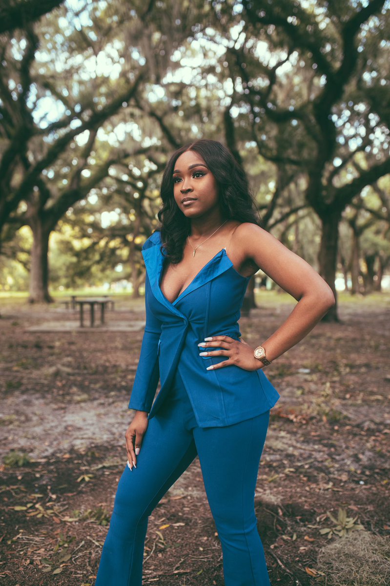 spazzin_ovaJAZZ's tweet photo. blessed to see 27🥳, happy birthday to me! next up graduation!! #queen #birthdaybehavior #litmonth #masteredit https://t.co/v3HTwH6Ivt