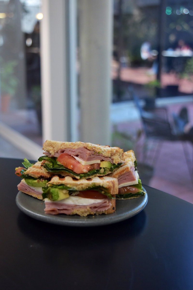 folkacafe's tweet photo. ¡Un sándwich bien dado!

#lunch #sandwich #fresh #coffeeshop https://t.co/5PT6dw0uvW