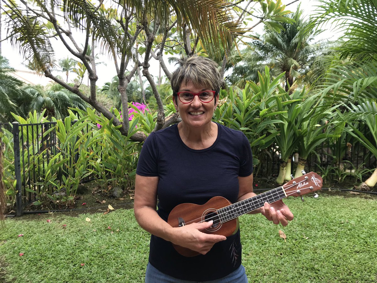 JoyceSunada's tweet photo. Heading home from Maui with a skip in my step and music 🎶 in my heart thx to @stephanestaples and her awesome book “The Try Angle”. @musictherapy @SafeStress @WoetoWOW #somuchfun #lovemyukulele #thetryangle https://t.co/5nYmvRNazn