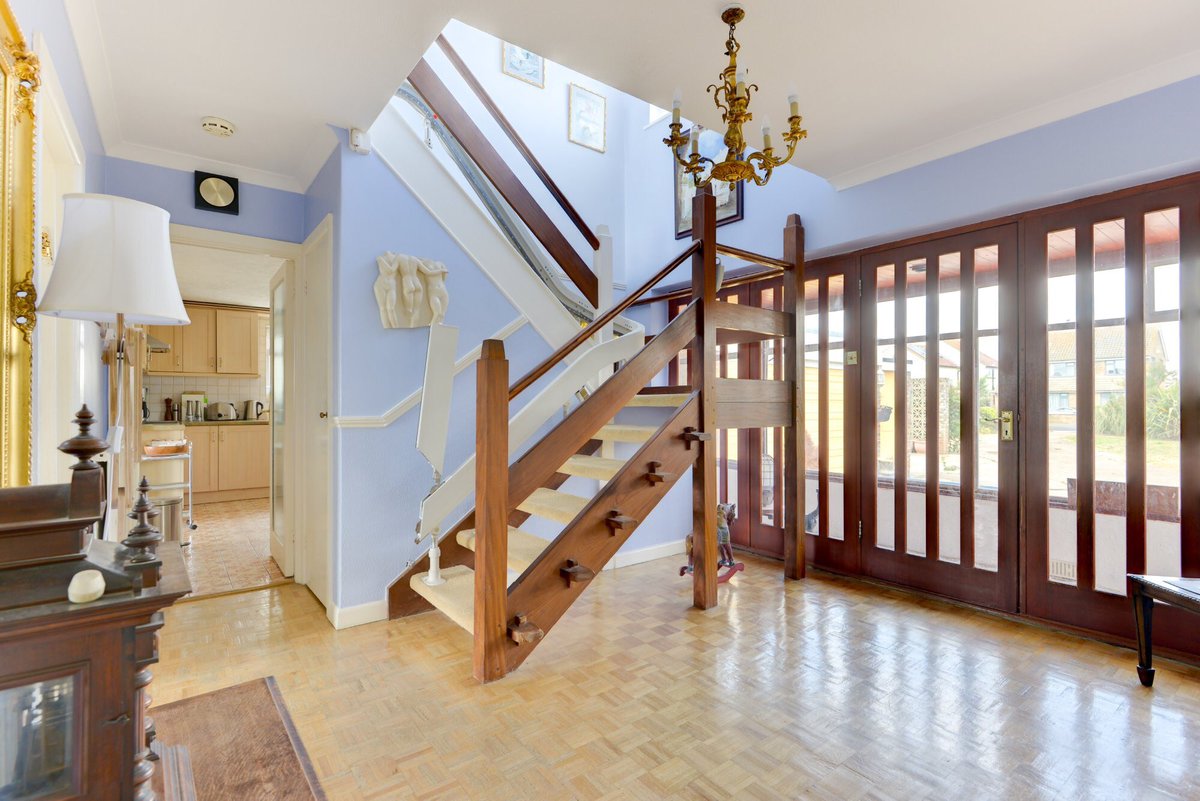 HarrisonBrant's tweet photo. EXCEPTIONAL SEA VIEWS FORESHORE! Take a look at this wonderful 4 bedroom detached house backing directly onto Shoreham Beach >>> Offers Over £1,000,000
 
https://t.co/SM1ZVqCrsZ https://t.co/oqcGqSXYjh
