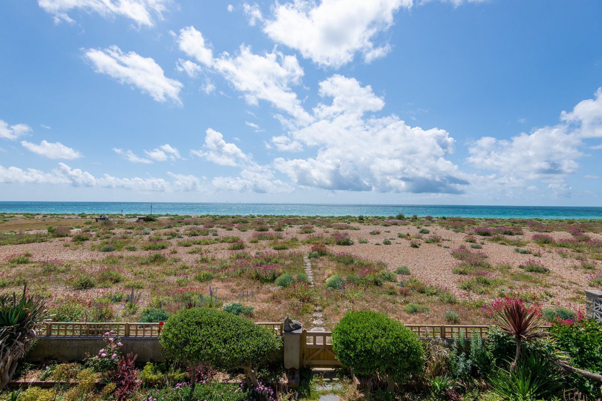 HarrisonBrant's tweet photo. EXCEPTIONAL SEA VIEWS FORESHORE! Take a look at this wonderful 4 bedroom detached house backing directly onto Shoreham Beach >>> Offers Over £1,000,000
 
https://t.co/SM1ZVqCrsZ https://t.co/oqcGqSXYjh