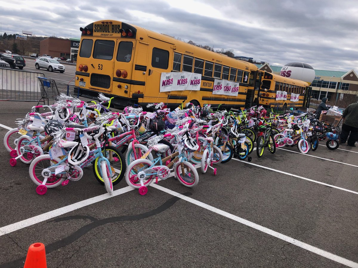 BWSDTransport's tweet photo. It was great to see @fsmikey and @FSBigBob of @961KISS  doing this years #StuffABus 
We’re happy to have contributed
We’ll be back next year ! https://t.co/jpJ0UtSxUk