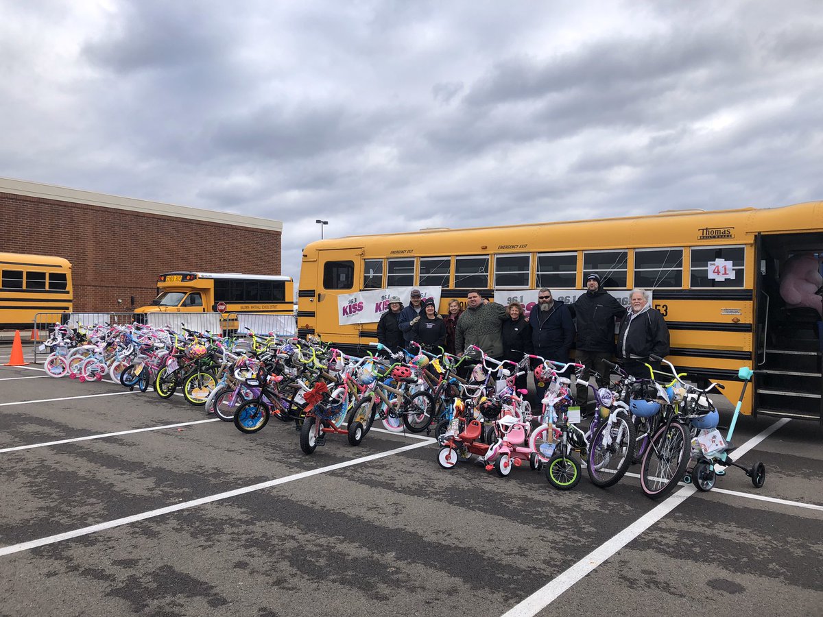 BWSDTransport's tweet photo. It was great to see @fsmikey and @FSBigBob of @961KISS  doing this years #StuffABus 
We’re happy to have contributed
We’ll be back next year ! https://t.co/jpJ0UtSxUk