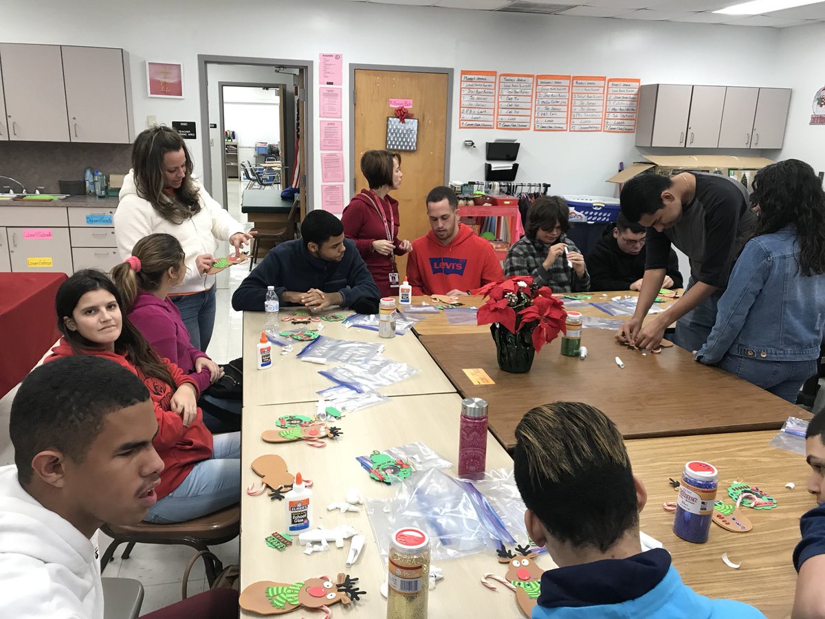 LHSSSchwartz's tweet photo. Thank you to @LHSCRFlores credit recovery class who worked with our Access point students on another fun project making holiday ornaments.  The kids had so much fun! ☺️ @LHSMcCoy @LHSKleinTime @LHSCRFlores @LetoLeadership @Mirbelis7 @danaypelaez1 @izzymia0417 @TeachfrmtheHart https://t.co/S9wdcHi8Ab