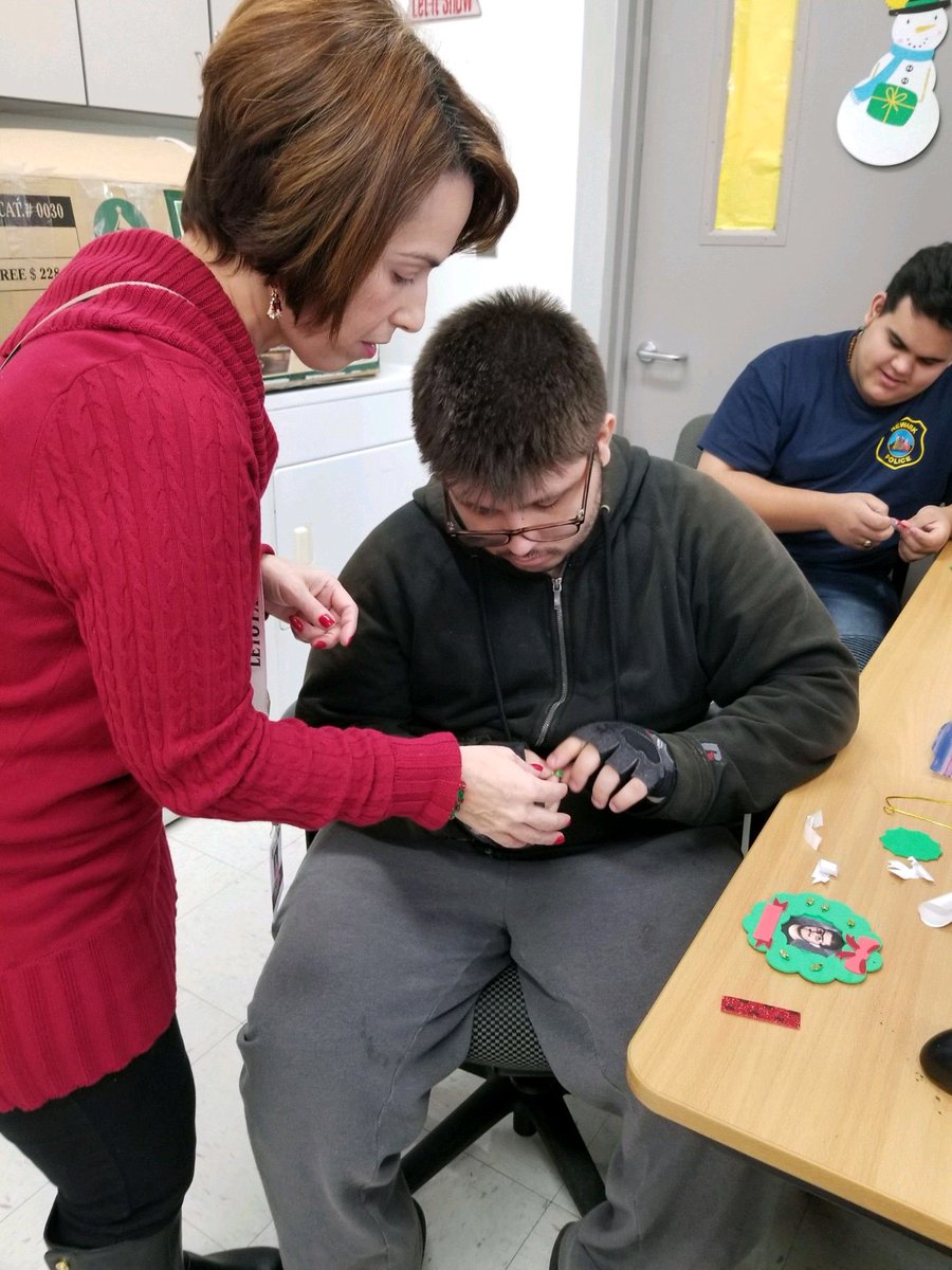 LHSSSchwartz's tweet photo. Thank you to @LHSCRFlores credit recovery class who worked with our Access point students on another fun project making holiday ornaments.  The kids had so much fun! ☺️ @LHSMcCoy @LHSKleinTime @LHSCRFlores @LetoLeadership @Mirbelis7 @danaypelaez1 @izzymia0417 @TeachfrmtheHart https://t.co/S9wdcHi8Ab