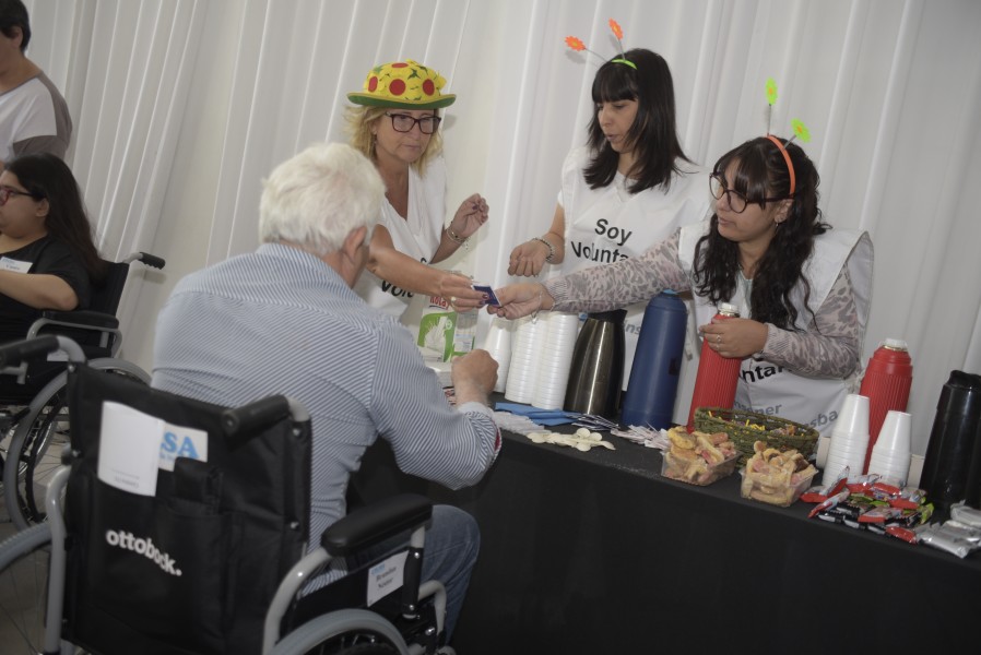 CILSAong's tweet photo. Celebramos el #DíadelVoluntario con grandes personas que se dedican a esta tarea. ¡Gracias al personal de @TRANSENER, @Payamedicos y #FundaciionFeel por estar siempre! https://t.co/w3il39wyRk