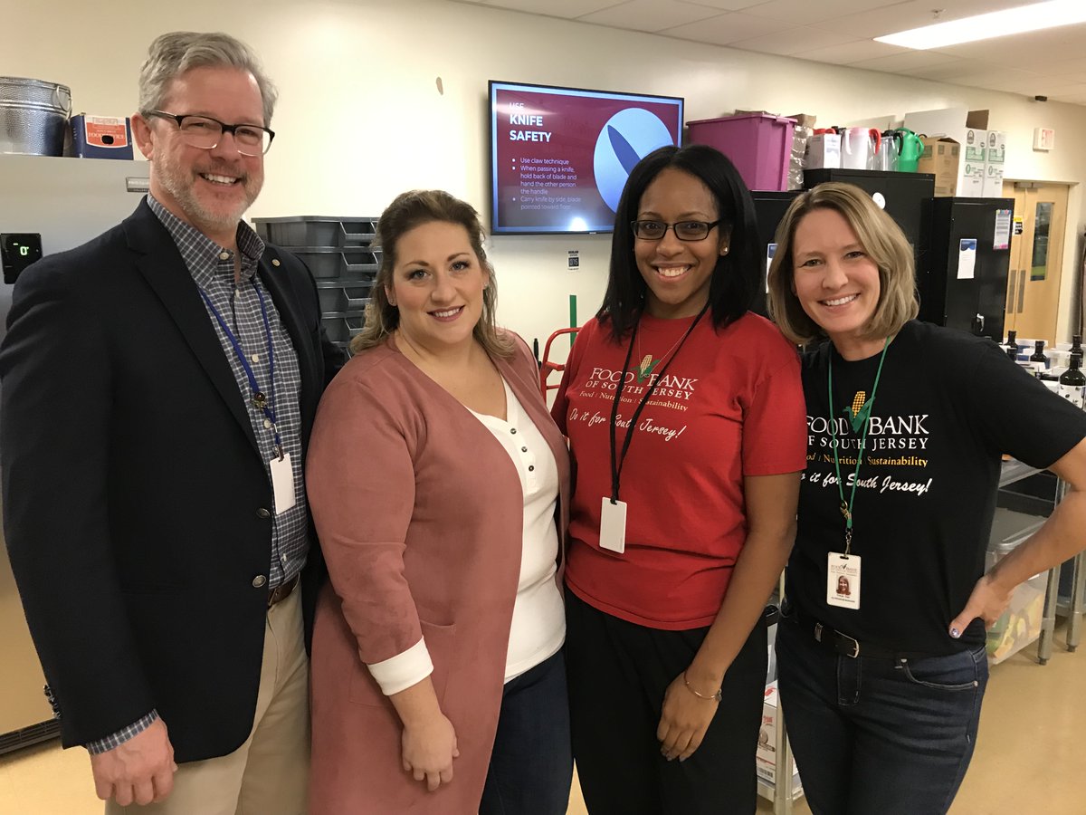 foodbankSJ's tweet photo. COOKING WITH CARLY: Thank you to the Courier-Post's @cpsj Carly Romalino for touring the Food Bank of South Jersey with our CEO @FredWasiak and cooking in our kitchen with our Health &amp; Wellness Team. #CookingwithCARLY #FeedingSouthJersey #FoodBankSJ #CourierPostCarly https://t.co/rnQWYnJLwC
