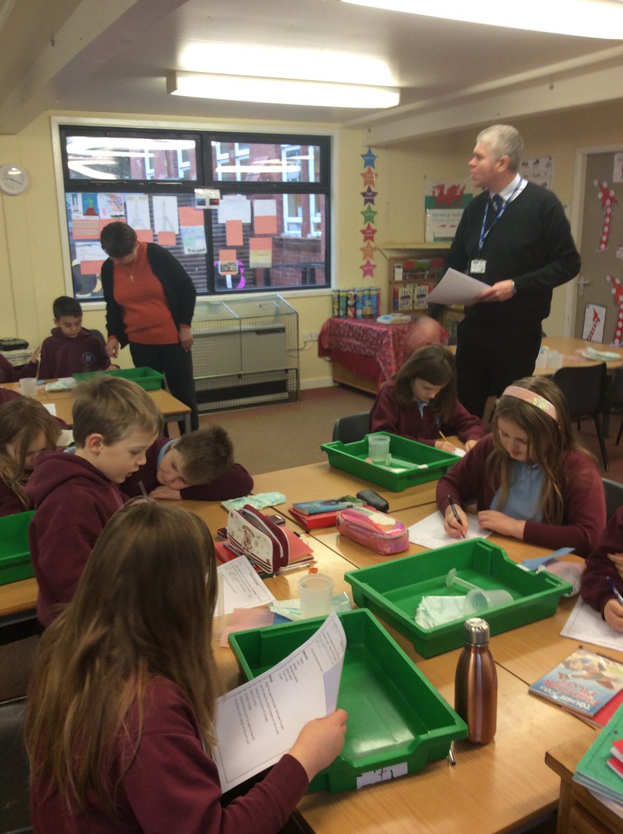 Castlecwschool's tweet photo. Class Two turned into scientists today as they tested the absorbency of hydrogel! A huge thank you to Mr Tudor Jones from Caereinion High School for the fantastic science lesson! We loved it 🎉🧪🧽🔎@YUCaereinionHS @powyssch https://t.co/oEgkjEtcE1