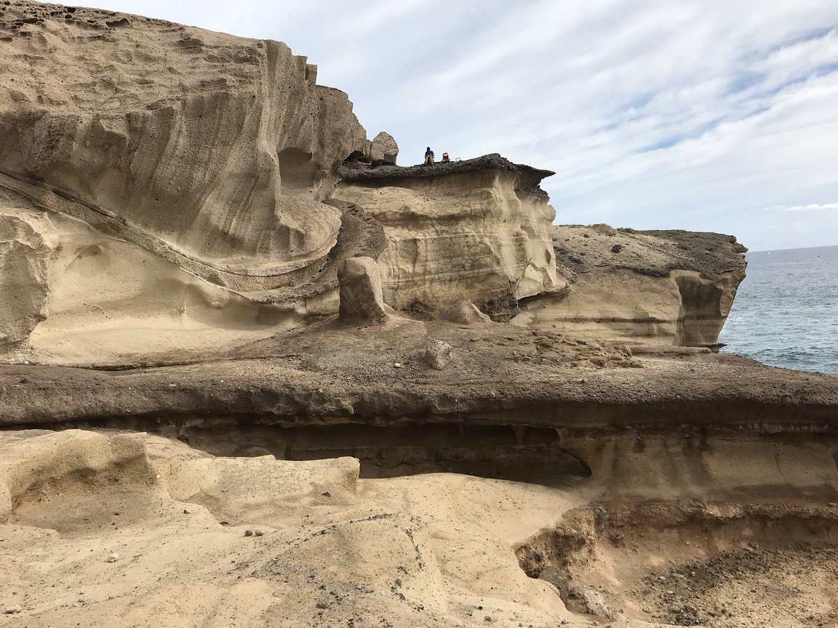daviebrown1978's tweet photo. Exciting PhD on ignimbrites with fieldwork in Tenerife. Predictive models of ignimbrite architecture and hazard implications 🌋 @a_owen0917 @Earth_Sci_Richy @UofGGES @UofGSciEng @IapetusDTP  https://t.co/AGhCBfCZQI https://t.co/3LyBhofWRm