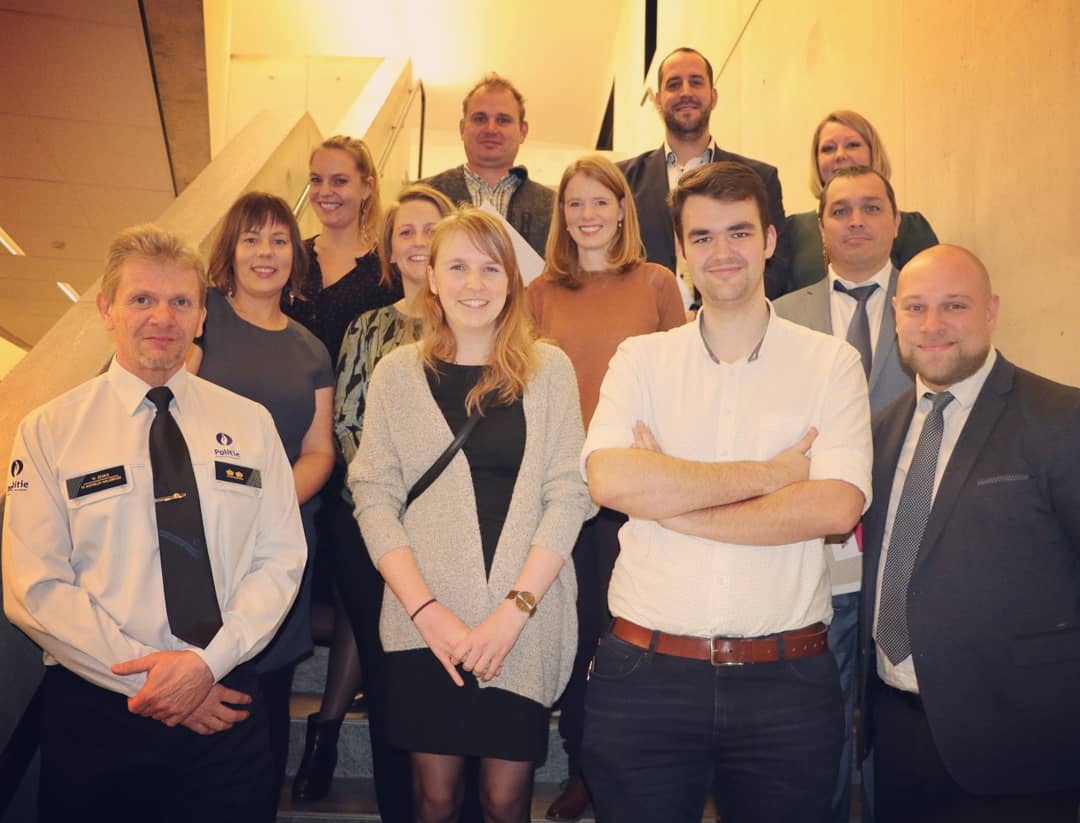 Sinds dit schooljaar zit ons postgraduaat rampenmanagement in een nieuw kleedje. En vanavond zagen we 21 studenten succesvol hun brevet halen! Proficiat allemaal! 
#_pgrm