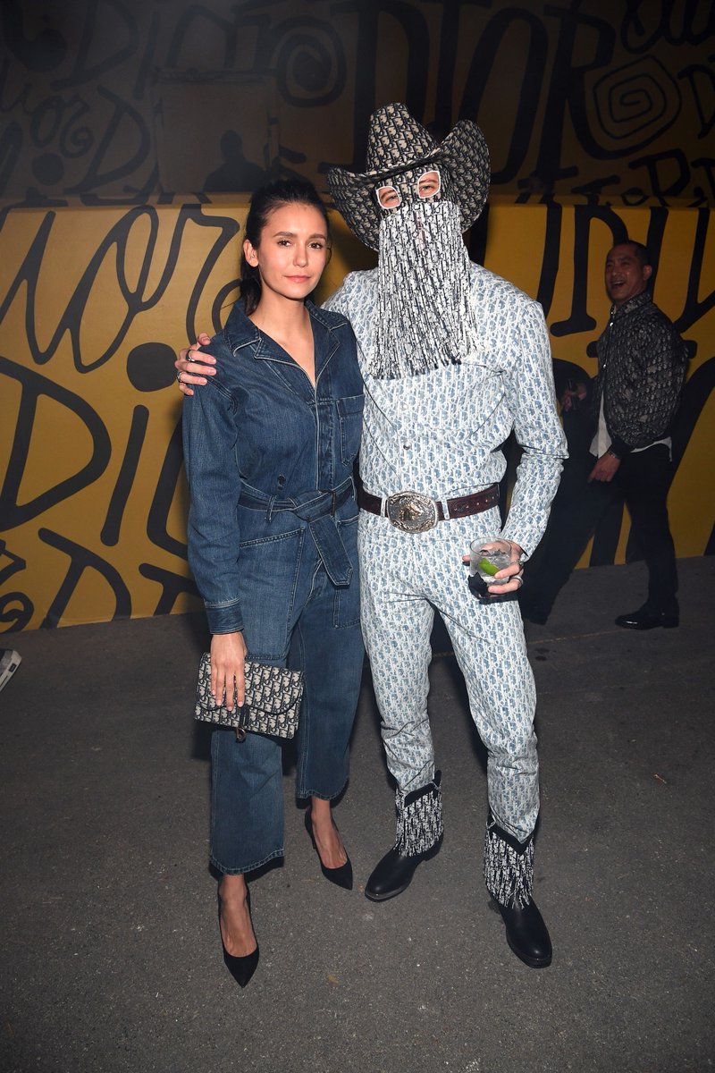 NinaD_PT's tweet photo. Nina Dobrev com Orville Peck no #DiorMenFall2020 , em Miami. https://t.co/A6QMsFufdI