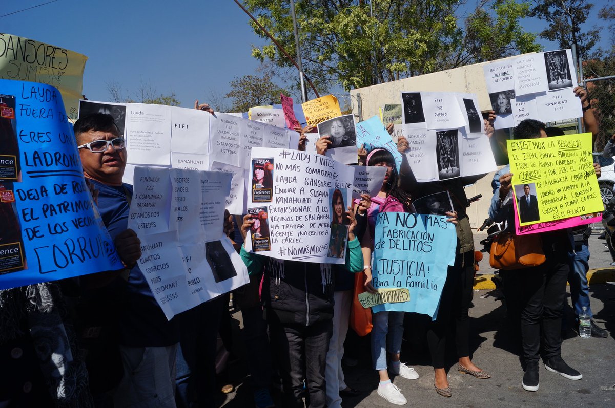 FUNDACIONFEAC's tweet photo. @VecinosUnidoss Hoy vecinos de San Ángel se manifestaron en apoyo a la Familia Landeros de @FUNDACIONFEAC en contra de actos de trafico de influencias, Corrupción y Fabricacion de delitos de @LaydaSansores @susanakana e Isaac Arellanos Fiscal de Alvaro Obregon. https://t.co/e3g4wl1mMK