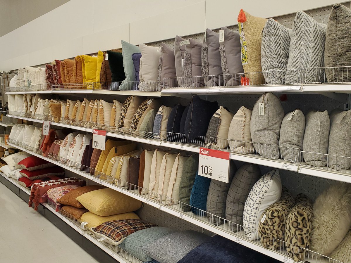 AND this Pillow Wall? I meeeannnnnn 😍 #soproud <a href="/CamilleGroark/">Camille Groark</a>