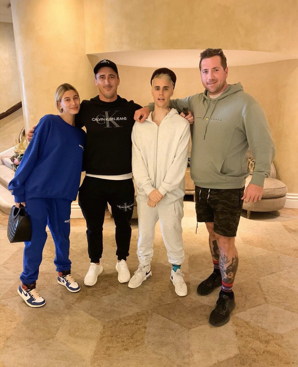 nacao_bieber's tweet photo. "Encontrei aleatoriamente @justinbieber @haileybieber enquanto visitava o Beverly Hills Hotel...obrigado por conversar com a gente #nextclient" — Stephendenneny Via Instagram https://t.co/ehNiUwR0Tu