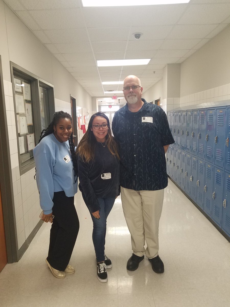 DrLong_UNT's tweet photo. Two of my former #WebbBears and me at their last #UNTedu class before student teaching. #GoWebbBears #GMG https://t.co/cQnSPeuQJU