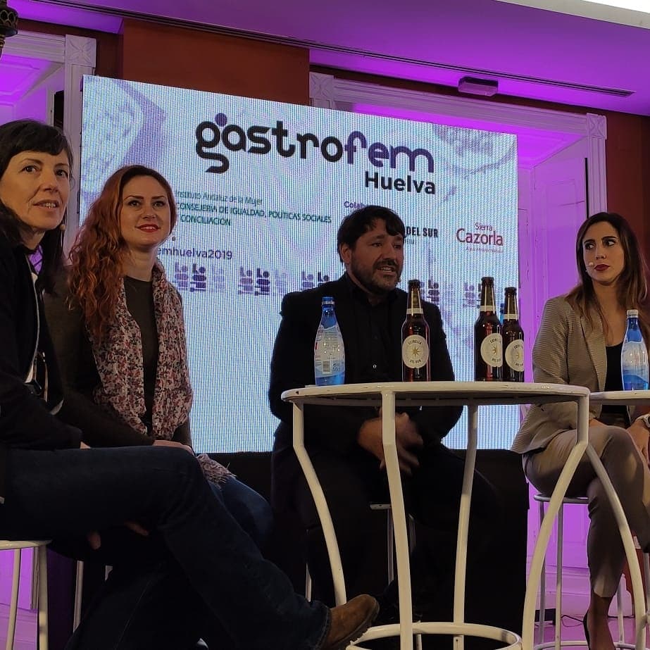 GSila99's tweet photo. " La unidad y la victoria son sinónimos" Samora Machel
.
.
.
Entendernos, escucharnos y discutirnos, ¿puede existir una mejor manera de aprendernos?
.
.
.
#feminismo #igualdad #silagg #Gastrofemhuelva2019 https://t.co/4dMLvZbzCk