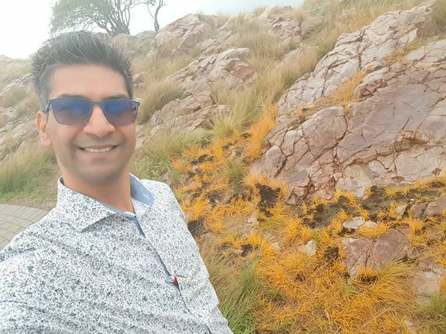 TheLifesWay's tweet photo. These #FrontCameras makes you look like acne spot free and glowing with their automatic beauty settings #Selfie It also changes the shapes of the face when there are many persons in the frame. Don't believe me watch #thekapilsharmashow selfies taken at the end of the show on… https://t.co/vGyDl2H8DY