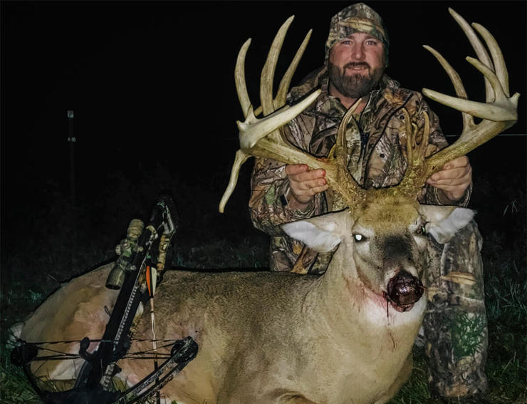 Realtree's tweet photo. John Doan’s Giant Kentucky Crossbow Buck https://t.co/p3BkLmYE1w A hang-and-hunt helped fill a tag on this 200-plus-inch buck. #Realtree #RackReport https://t.co/GuIIgeK0xV