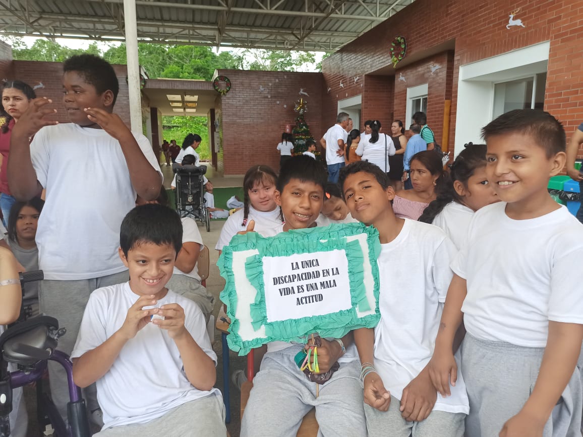 EducacionZ2_Ec's tweet photo. HOY I Un sistema educativo es de calidad cuando presta atención a los grupos vulnerables y procura desarrollar su potencial. El Coordinador de @EducacionZ2_Ec @Ferchomr79 participa en el encuentro "Somos Diversos, Somos Inclusivos" en conmemoración a la semana de la inclusión. https://t.co/nZ7vDqGJe8