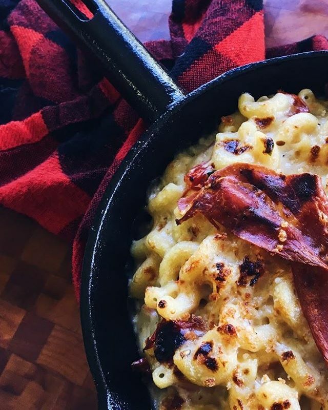 De quoi satisfaire les vrais fan de mac &amp; cheese. Cette fois-ci c'est avec du prosciutto et des tomates confites 😋 Ça vous dit?
-
-
-
#Fraichementpresse #macandcheese #macncheese #macaroniaufromage #mtlfoodblog #foodblog #mtlfoodies bit.ly/2qnOvtq
