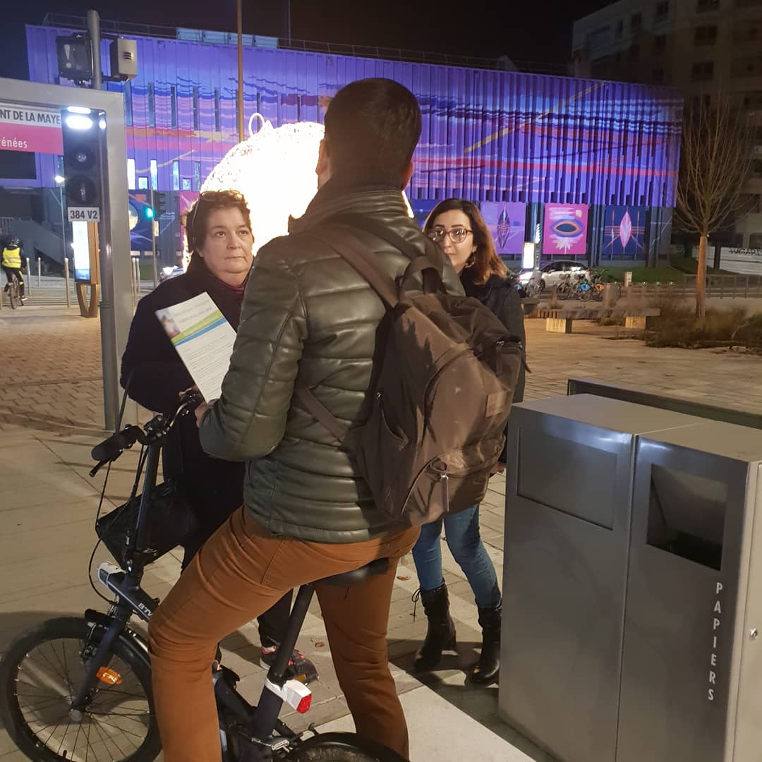 FlorenceRialla1's tweet photo. Ce soir premier porte à porte  et tractage au Pont de la Maye à @villenavedornon . Un très bon accueil. Nous sommes avec @osonschangerVO 100% motivés 100% à l'écoute des villenavais pour élaborer collectivement un nouveau projet.  #alternance #proximité #Municipales2020 https://t.co/tKgjrzLTf2