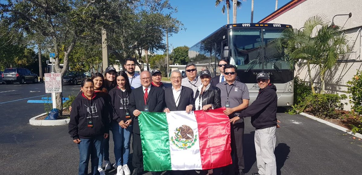 Muy orgulloso de celebrar con el Dr. @SLanderosAyala , @amartinez64, <a href="/eurral/">eugenio urrutia a.</a>  @ESEVILLA, <a href="/OliviaSalomonV/">Olivia Salomón</a>, Jose Cortez, Enrique Sánchez Lara y estudiantes y profesores del equipo <a href="/AzTechSat1/">AzTechSat-1 UPAEP</a>, después del exitoso lanzamiento del #Falcon9 que llevará al satélite mexicano a la #ISS