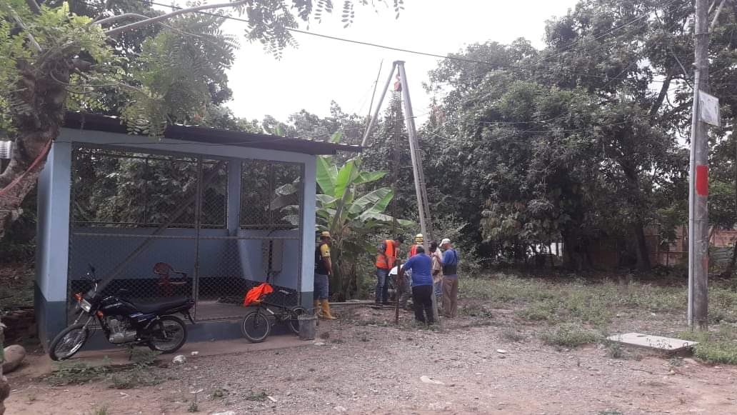 mgonzalezec's tweet photo. Es mi responsabilidad tomar acción inmediata ante la lamentable e imprevista avería de la bomba (la cual está siendo Reparada) que dota de agua, a parte de la Cdla. #CincoDeJunio y recintos como: #NuevaEsperanza, #JuanaDeOro, #VoluntadDeDios y sector #LaMarimba de #BolaDeOro.1/2 https://t.co/EAzbqde7sW