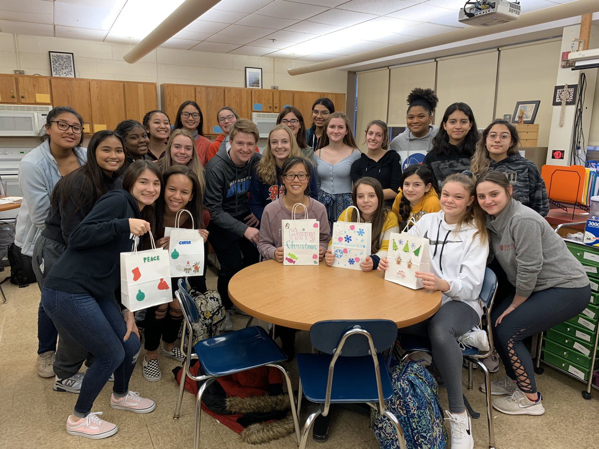 40 dozen cookies heading to <a href="/TheBreathingRm/">The Breathing Room</a> to help spread some holiday cheer. #givingback #tistheseason #UMASDistheplacetobe  <a href="/JBauerUM/">Jonathan Bauer</a>