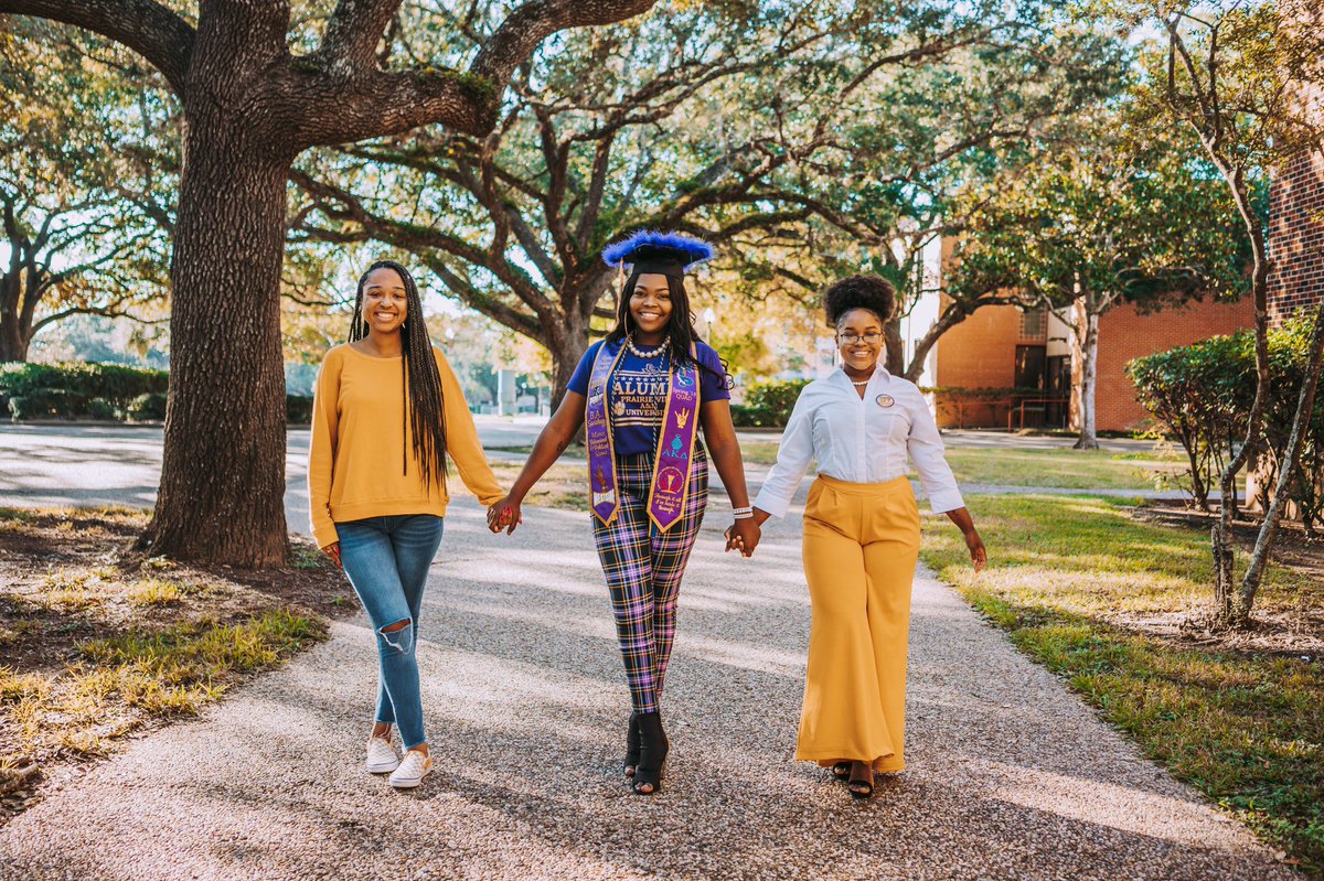 FrankliRy's tweet photo. I don't know where I would be without my SISTERS😭💛💙 #1922 #SigmaGammaRho #Spring18 #Fab3 https://t.co/mh01xuFEk1