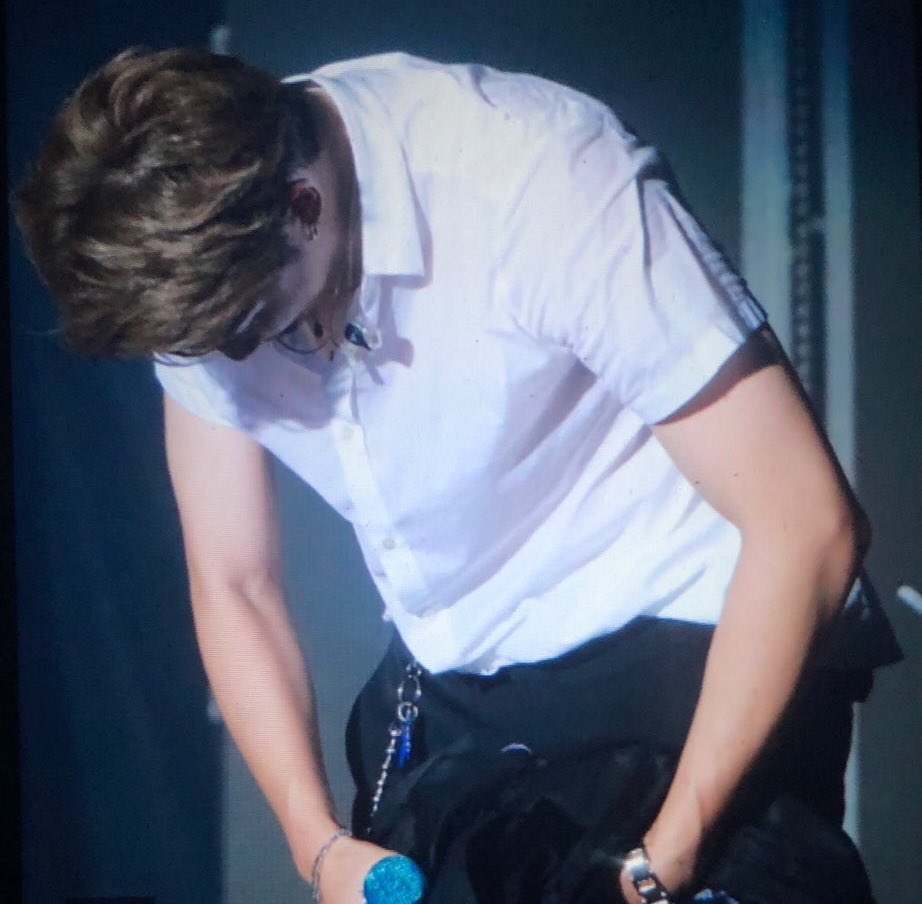 BlueSide_M's tweet photo. @taehngy Igual tiene razon, un coreano no va tener el cuerpo de cristiano ronaldo porque LO TIENEN MUCHO MEJOR yeeee acaso no vio a Kim Namjoon https://t.co/3mZHlHWVcg