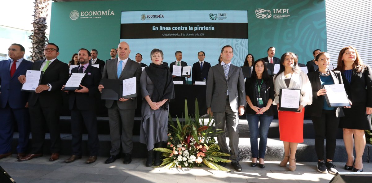 SE_mx's tweet photo. #Comunicado | El @IMPI_Mexico, comprometido con hacer efectivos los derechos de propiedad intelectual, inició la destrucción de mercancía asegurada más cuantiosa en su historia. https://t.co/KaBLRkrBDD

#EnLíneaContraLaPiratería
#PropiedadIndustrial
#CreatividadParaElBienestar https://t.co/KTJvyooaHO